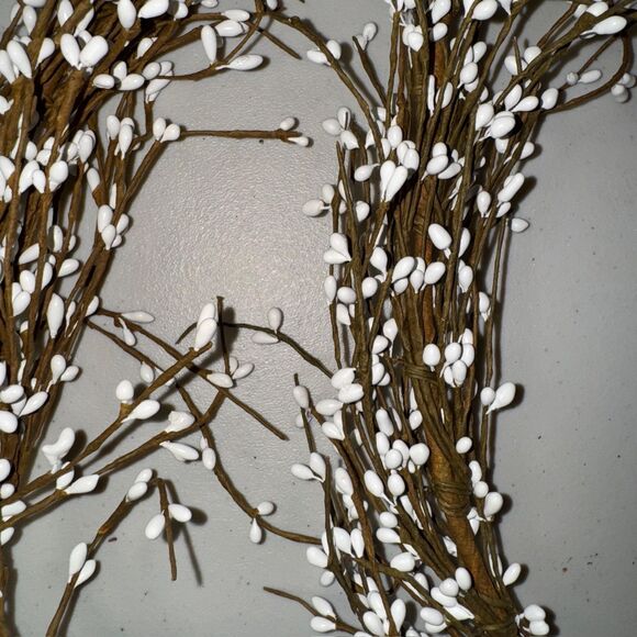 Garland Wispy Pip Berry White Ivory Bendable Shapeable Brown Home Decor Flowers - Picture 3 of 5